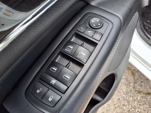 Used 2015 Jeep Grand Cherokee Overland AWD/4WD image 16