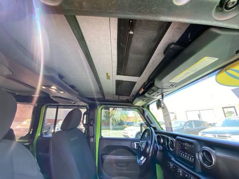 Used 2020 Jeep Wrangler Unlimited Sahara image 40