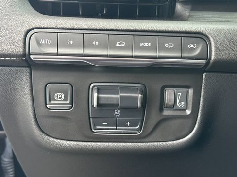 Certified 2024 Cadillac Escalade Premium Luxury w/ Performance Package AWD/4WD image 19