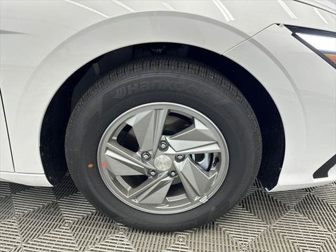 New 2026 Hyundai Elantra SE FWD image 12