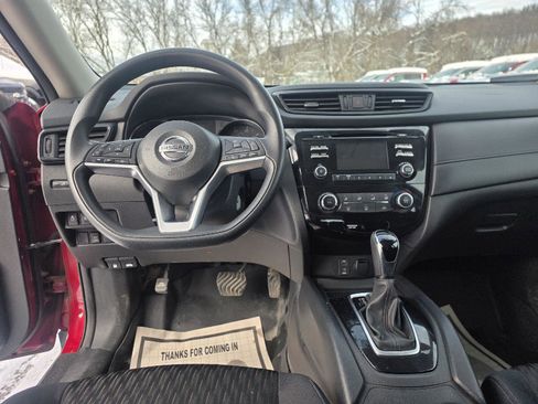 Used 2017 Nissan Rogue S image 4