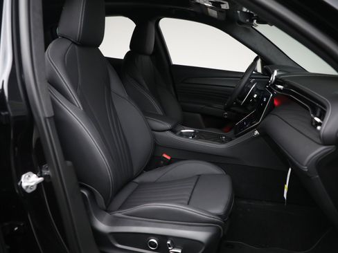 New 2025 Maserati Grecale GT image 16