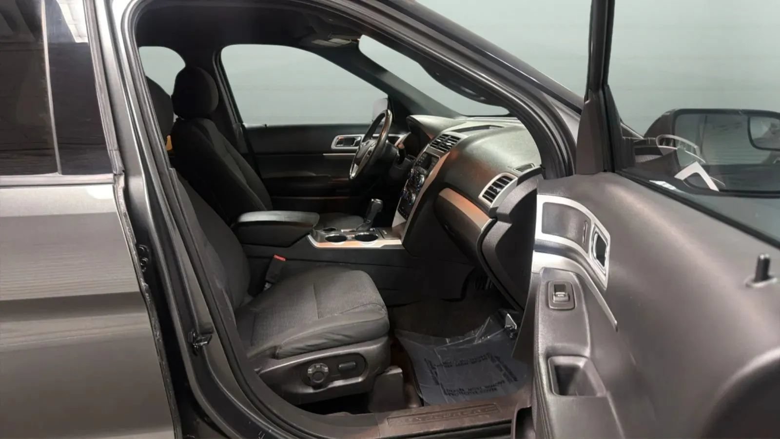 Used 2015 Ford Explorer XLT FWD image 20