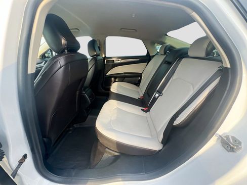 Used 2020 Ford Fusion SE w/ Equipment Group 151A image 25