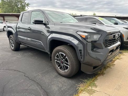 Used 2024 Toyota Tacoma TRD Sport w/ TRD Sport Premium Package AWD/4WD image 6