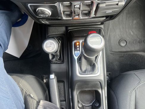 Used 2022 Jeep Gladiator Willys image 17