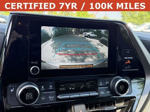 Used 2024 Toyota Highlander XLE FWD image 20