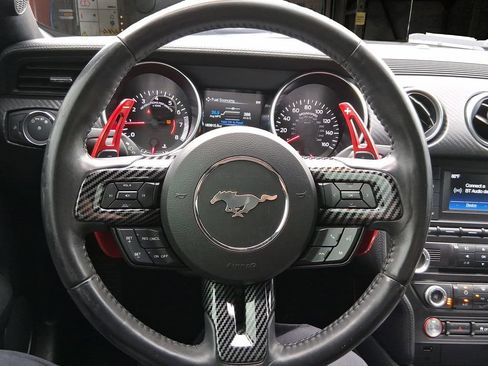 Used 2018 Ford Mustang Coupe RWD image 16
