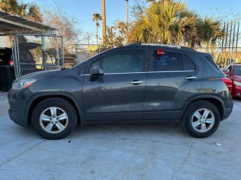 Used 2019 Chevrolet Trax LT w/ LT Convenience Package FWD image 4