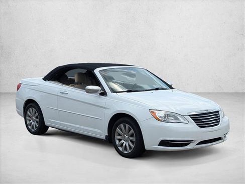 Used 2014 Chrysler 200 Touring FWD image 3