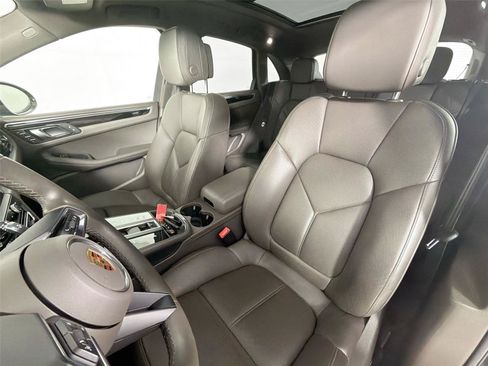 Certified 2023 Porsche Macan S AWD/4WD image 5