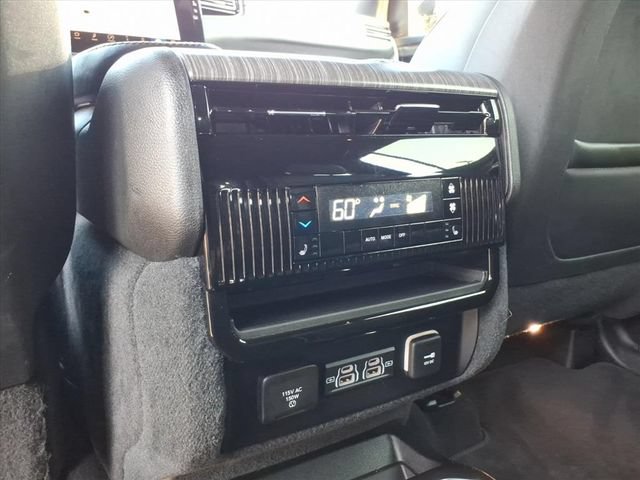Used 2024 Jeep Wagoneer Series II AWD/4WD image 15