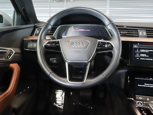 Used 2022 Audi e-tron Premium image 13