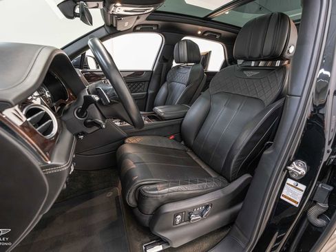 Used 2017 Bentley Bentayga AWD/4WD image 22