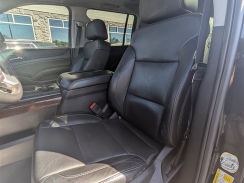 Used 2019 GMC Yukon XL SLT w/ Open Road Package AWD/4WD image 14