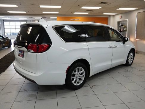 Used 2017 Chrysler Pacifica Touring Plus image 15