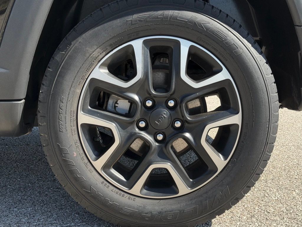 Used 2019 Jeep Compass Trailhawk AWD/4WD image 36