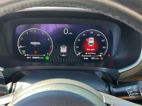 Used 2023 Acura MDX SH-AWD w/ Technology Package image 18