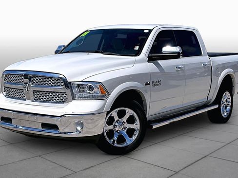 Used 2018 RAM 1500 Laramie w/ Convenience Group AWD/4WD image 3