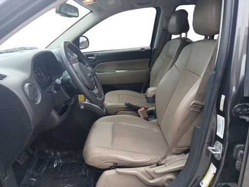 Used 2014 Jeep Compass Latitude FWD image 9