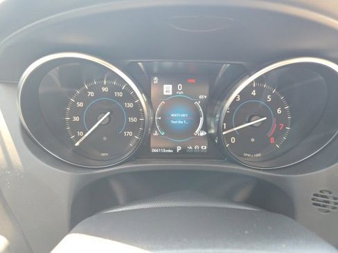 Used 2020 Jaguar F-PACE Premium image 36