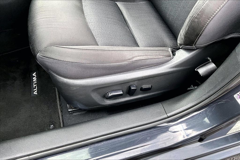 Used 2020 Nissan Altima 2.5 SV FWD image 38