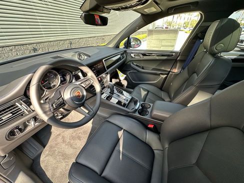Used 2026 Porsche Macan AWD/4WD image 4