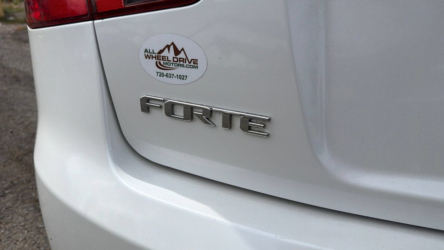 Used 2012 Kia Forte EX FWD image 22