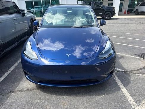Used 2023 Tesla Model Y Long Range AWD/4WD image 2