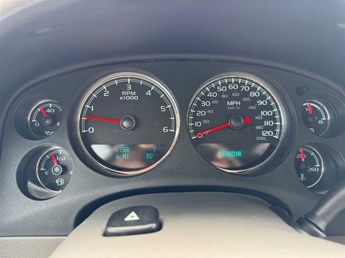 Used 2013 Chevrolet Suburban LT image 14