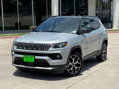 Used 2025 Jeep Compass Limited AWD/4WD image 10