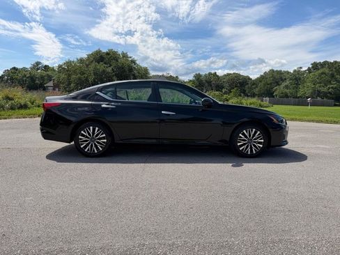 Used 2025 Nissan Altima 2.5 SV FWD image 6