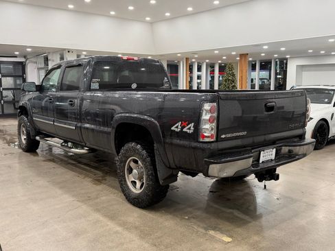 Used 2005 Chevrolet Silverado 2500 LT w/ Heavy-Duty Power Package image 4