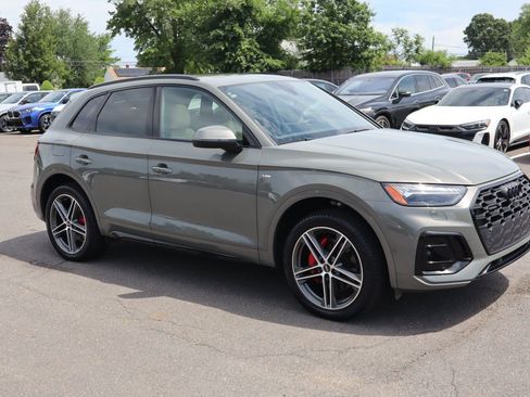 Used 2024 Audi Q5 e Prestige w/ Prestige Package AWD/4WD image 3