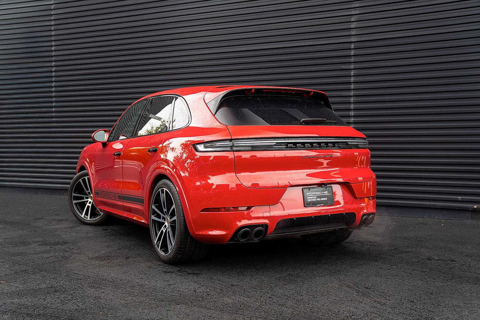 Certified 2025 Porsche Cayenne GTS AWD/4WD image 3