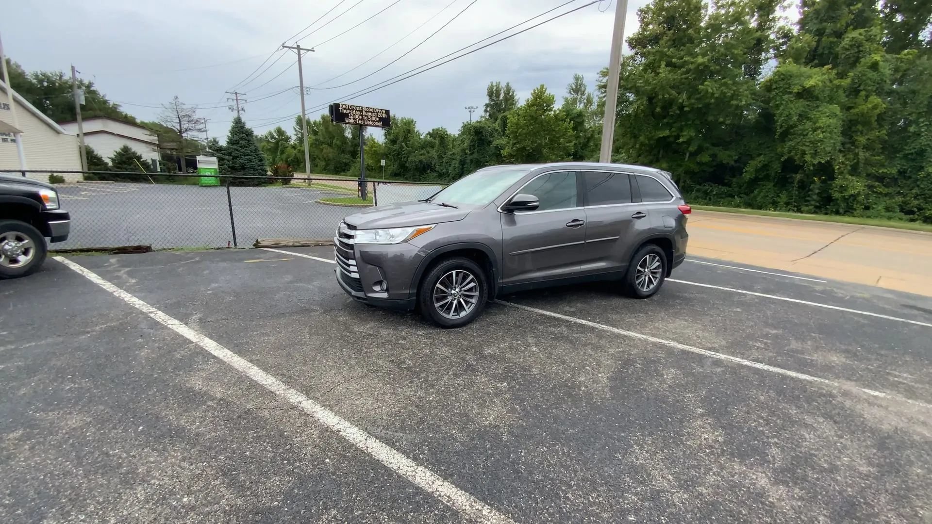 Used 2019 Toyota Highlander XLE AWD/4WD image 5