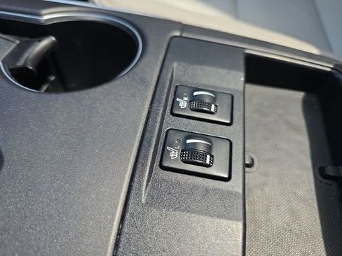 Used 2016 Toyota Camry XLE w/ Moonroof Package FWD image 30