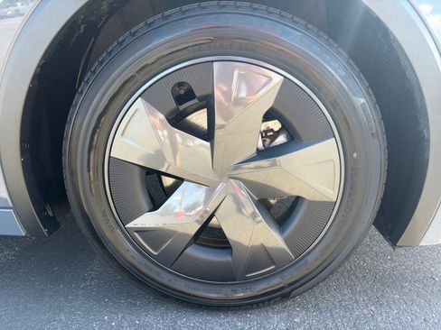 Used 2025 Toyota Prius LE FWD image 30