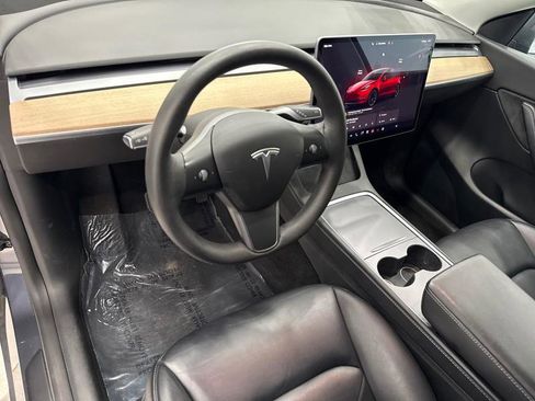 Used 2022 Tesla Model Y Long Range image 14