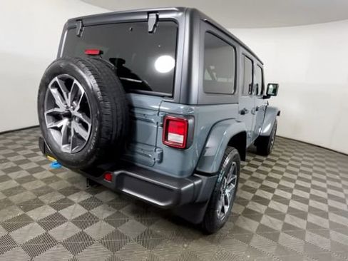 Used 2024 Jeep Wrangler Unlimited w/ Convenience Group AWD/4WD image 6