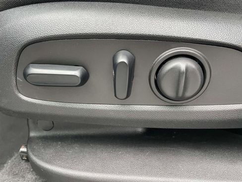 Used 2023 Chevrolet Equinox LT image 16