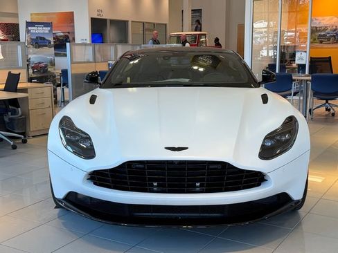 Used 2023 Aston Martin DB11 Coupe RWD image 9