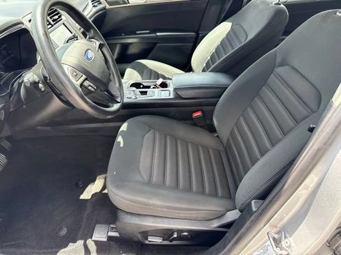 Used 2019 Ford Fusion SE FWD image 9