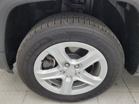 Used 2024 Jeep Compass Sport AWD/4WD image 31