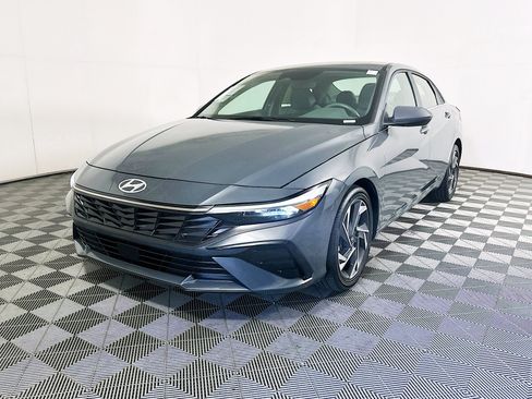 Used 2025 Hyundai Elantra SEL FWD image 7