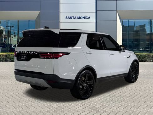New 2025 Land Rover Discovery S image 2