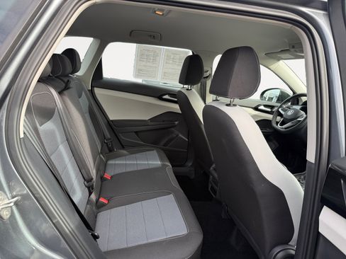 Certified 2025 Volkswagen Taos S FWD image 18