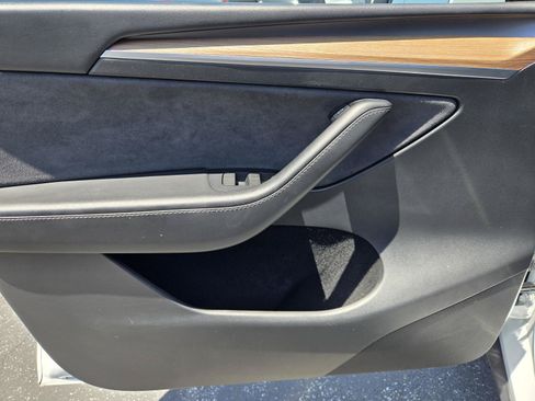 Used 2023 Tesla Model Y Long Range AWD/4WD image 16