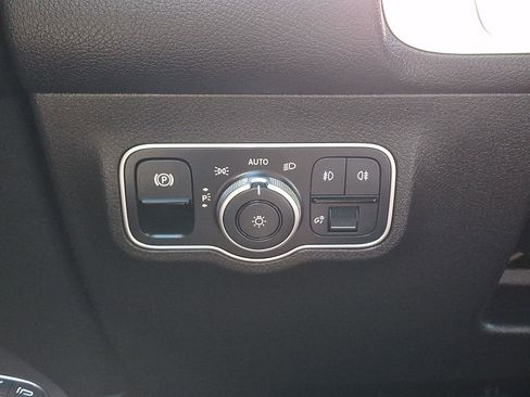 Used 2023 Mercedes-Benz GLB 250 4MATIC image 23