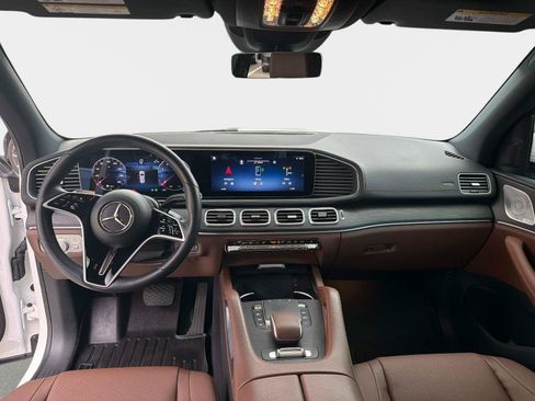 Used 2024 Mercedes-Benz GLS 450 4MATIC image 18